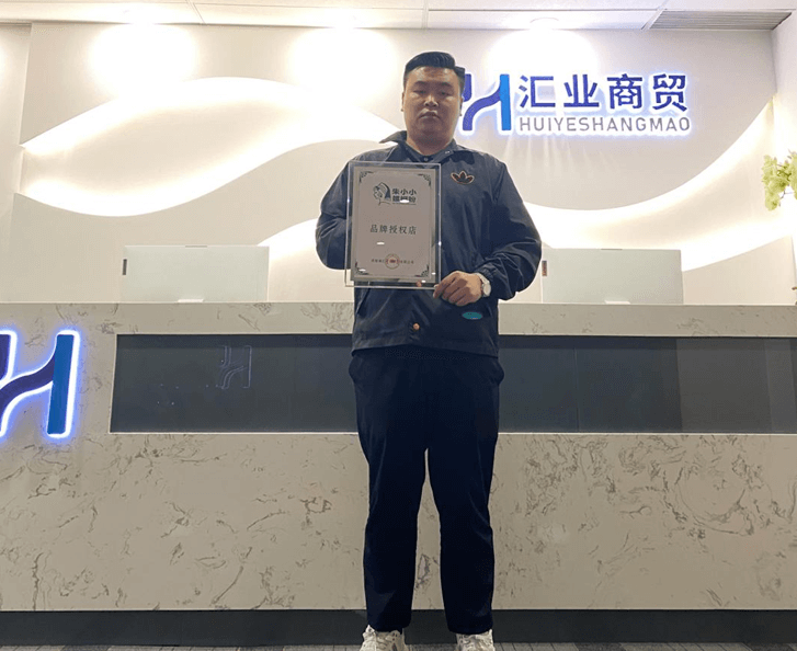 模范夫妻典范，公務(wù)員支持媳婦創(chuàng)業(yè)，加盟朱小小螺螄粉，家庭事業(yè)雙豐收