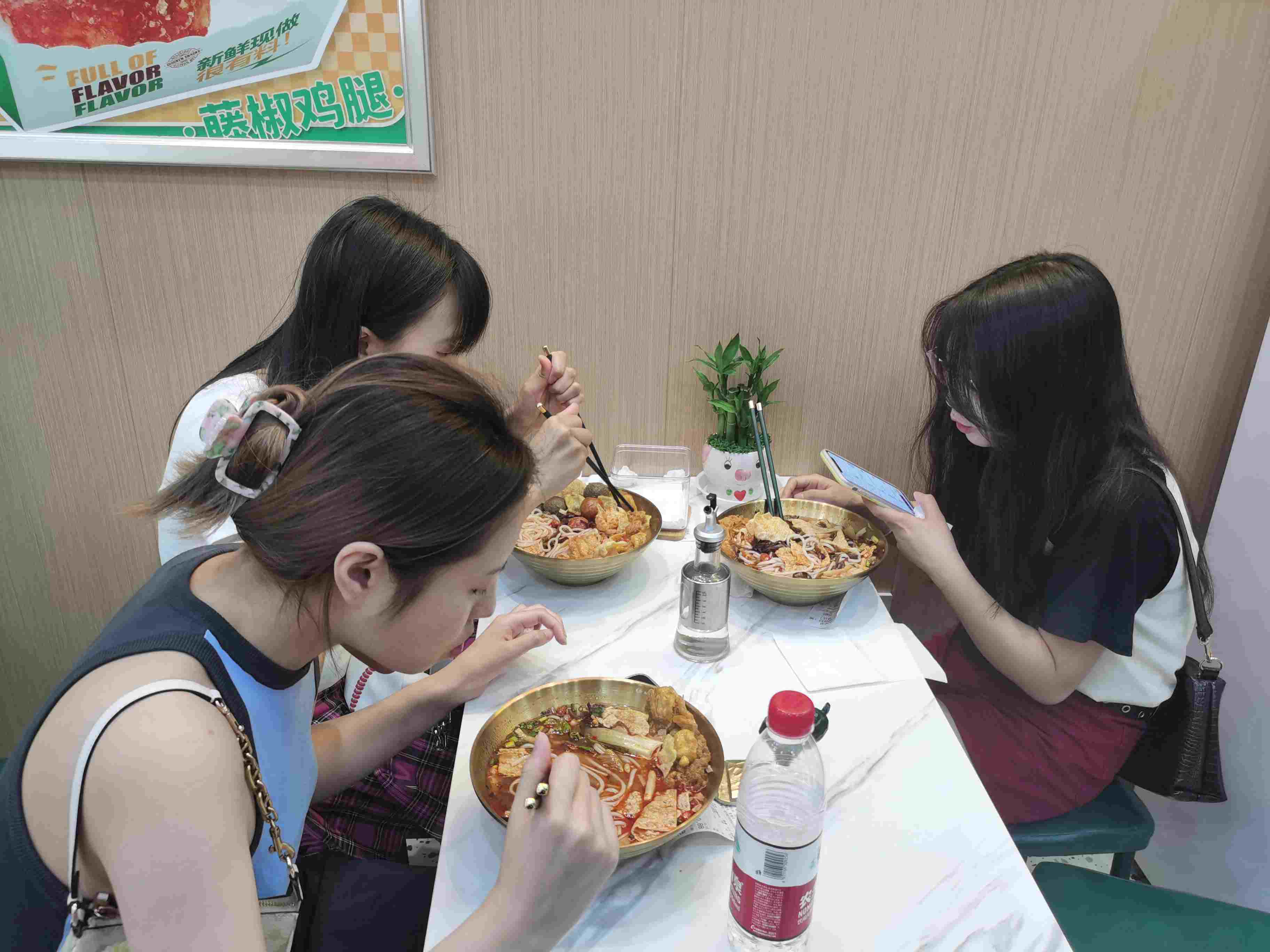 螺螄粉加盟門店該如何運(yùn)營？多久能回本？